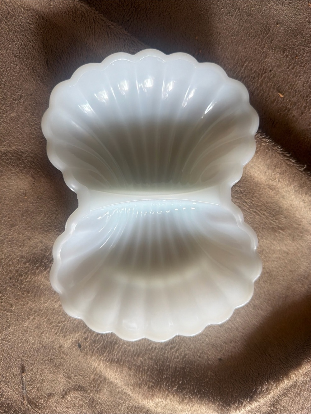 White Shell-Shaped Milk Glass Trinket Dish